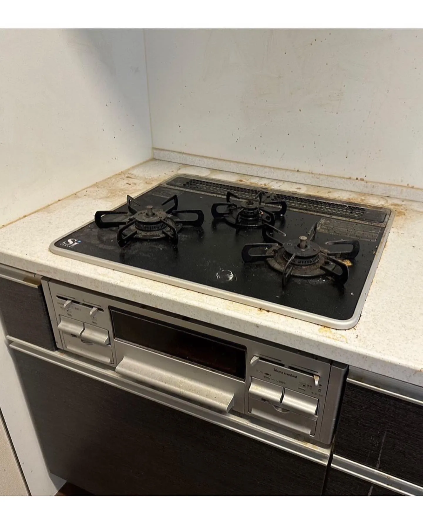 【事例紹介】ビルトインコンロの入れ替えとキッチン周りの清掃を...