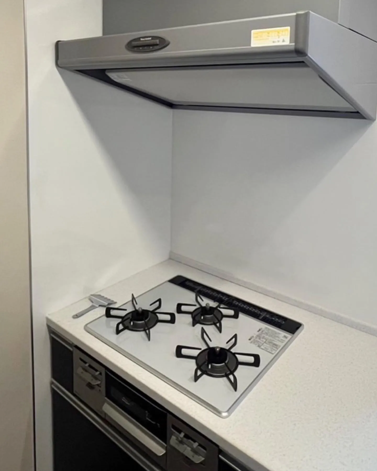 【事例紹介】ビルトインコンロの入れ替えとキッチン周りの清掃を...